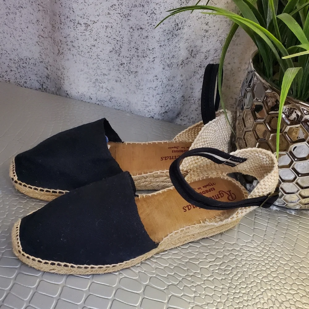Ramoncinas NWOT  Women's Tie Up Leg Closed Toe Black Espadrille Made In Spain
